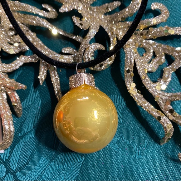 🎄New Christmas Bulb Earrings & Necklace Set - Picture 2 of 7